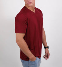 画像をギャラリービューアに読み込む, V NECK TEE SHIRT (MERLOT) VネックTシャツ - 公式ツーアンダー (2UNDR) メンズインナーブランド
